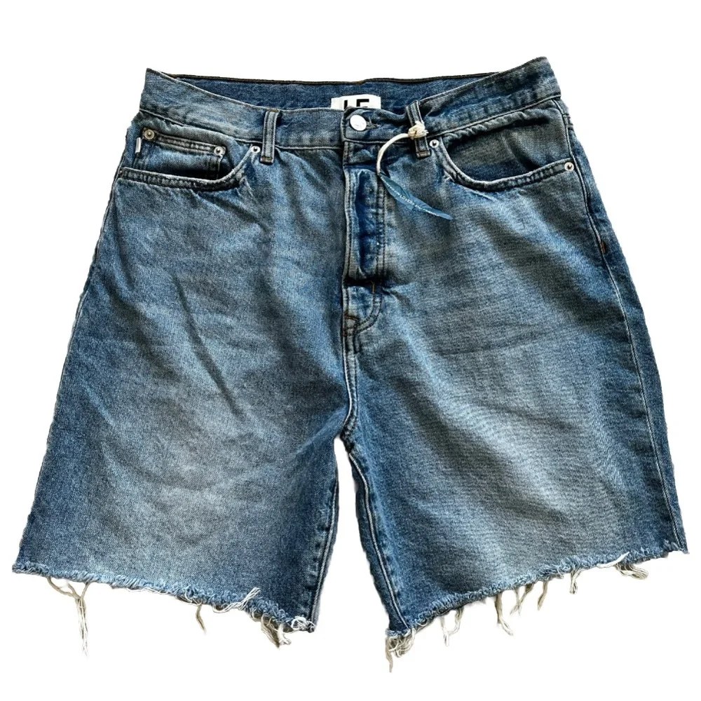 LOVERS AND FRIENDS NWT HIGH RISE 90s CUTOFF SHORTS SIZE 30 Y2K TRENDY - Picture 1 of 13